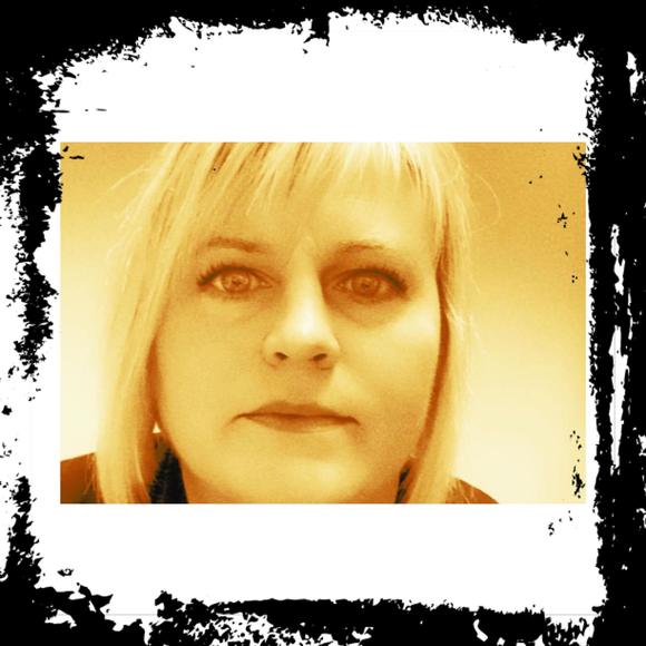 Meet your Posher, Julie - Picture 1 of 1